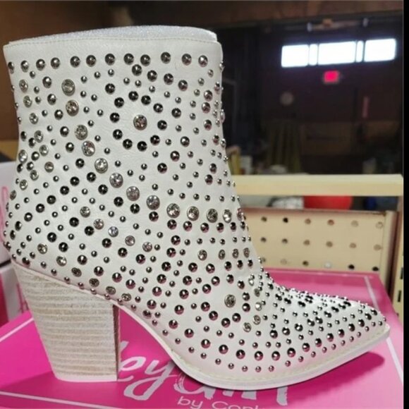 Hey Girl White Bling Line Dance Ankle Boots sz 9 - Picture 2 of 4